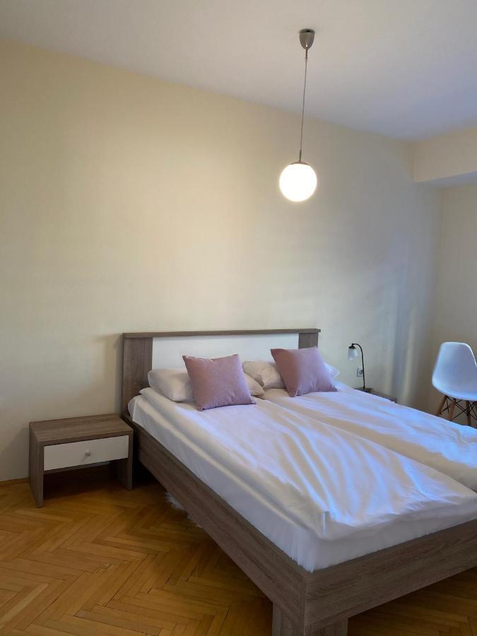 M&C Central Apartment Скопие Екстериор снимка